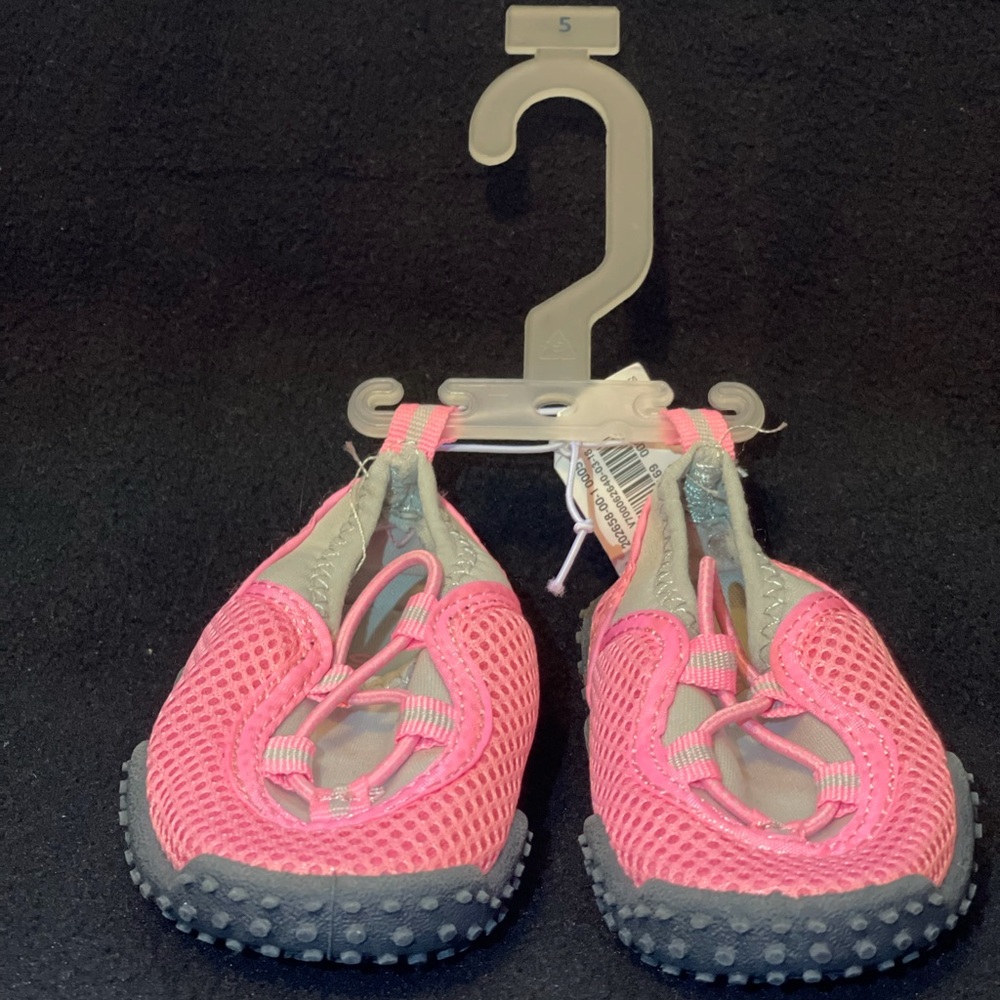 Girls pink mesh water shoes. Old Navy. Size 5
